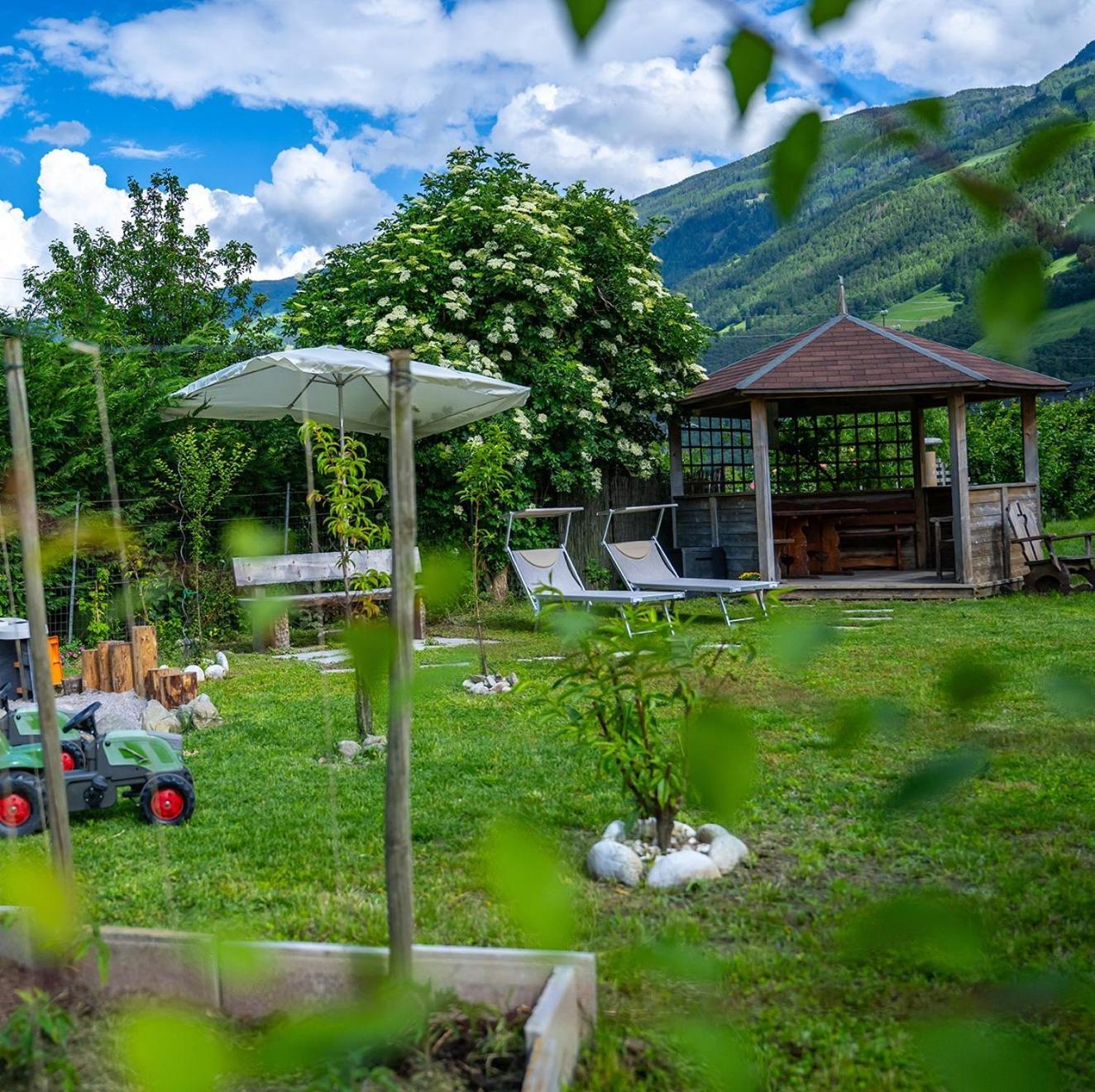 Biohof Gala Apartment Naturns Luaran gambar